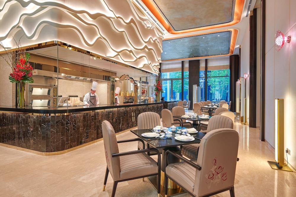 Pavilion Hotel Kuala Lumpur Managed By Banyan Tree Εξωτερικό φωτογραφία The restaurant at the hotel